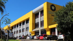 Unicentro abre 600 vagas remanescentes em 35 cursos; inscrições até 16/03