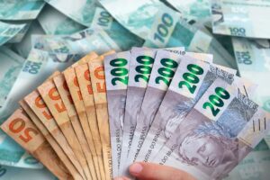 Dois pagamentos serão liberados nesta quarta (15): veja quem pode receber R$ 1.621 do Abono Salarial e até R$ 1.000 do lote especial do IR